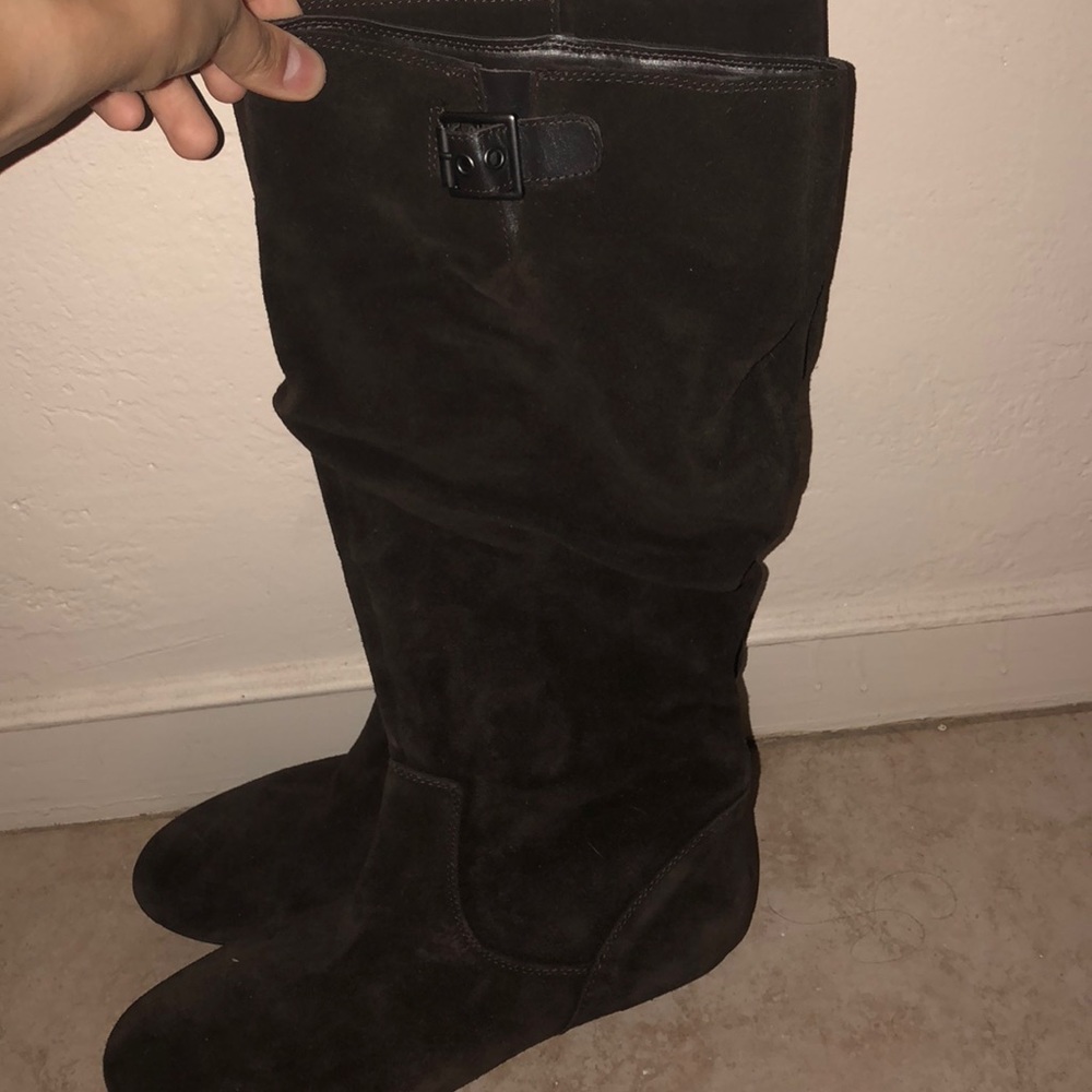 Gianni Bini brown suede boots